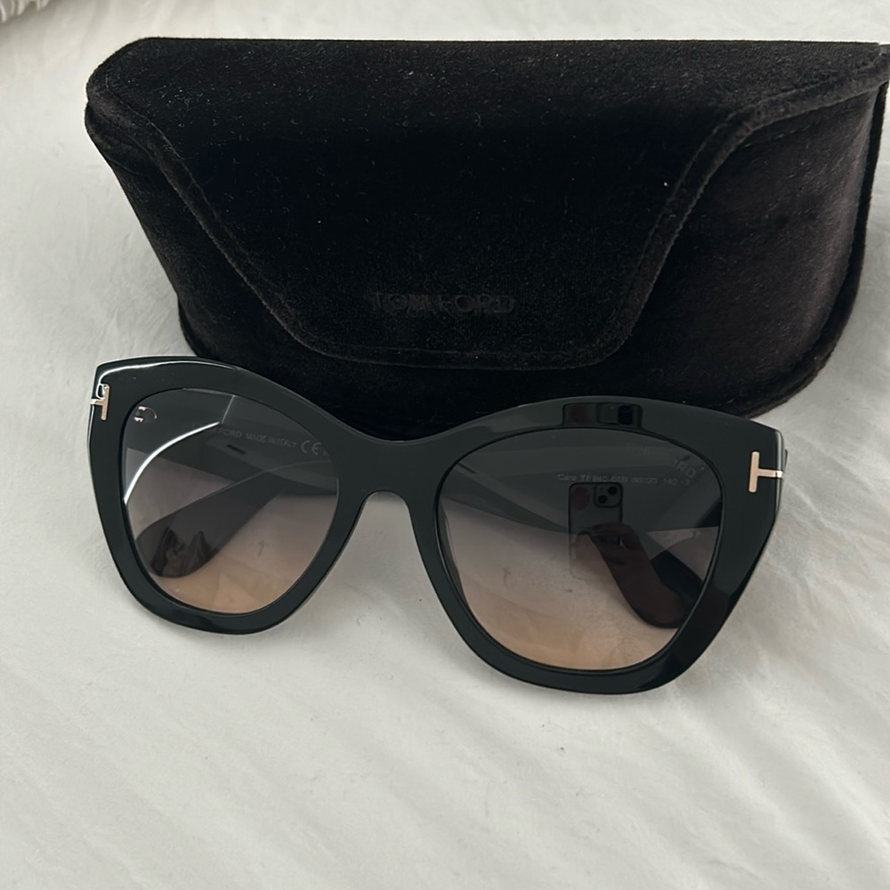 LIKE NEW. Tom Ford Sunglasses with case and dust cloth